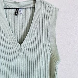 Divided Sweater Vest - H&M